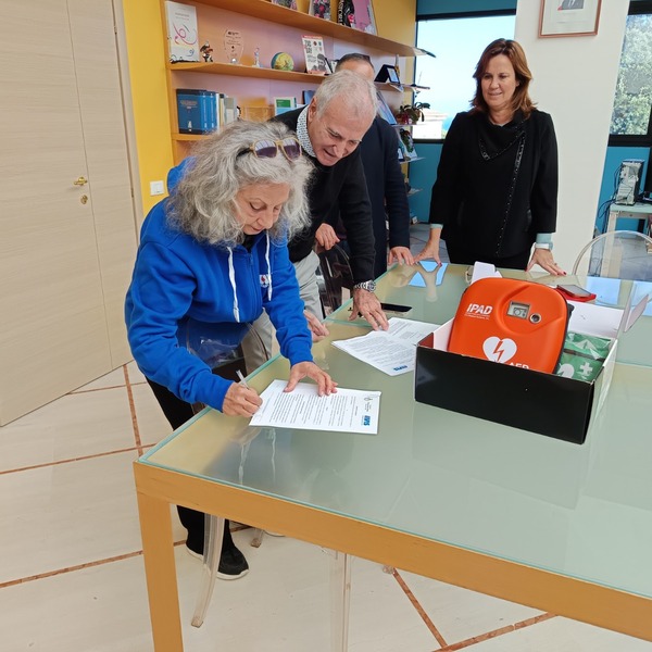 Consegna defibrillatore al Comune di Francavilla al mare